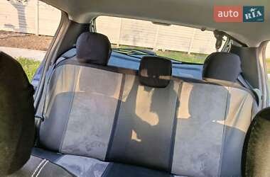 Хэтчбек Dacia Sandero 2010 в 