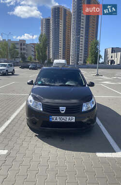 Хэтчбек Dacia Sandero 2010 в Киеве