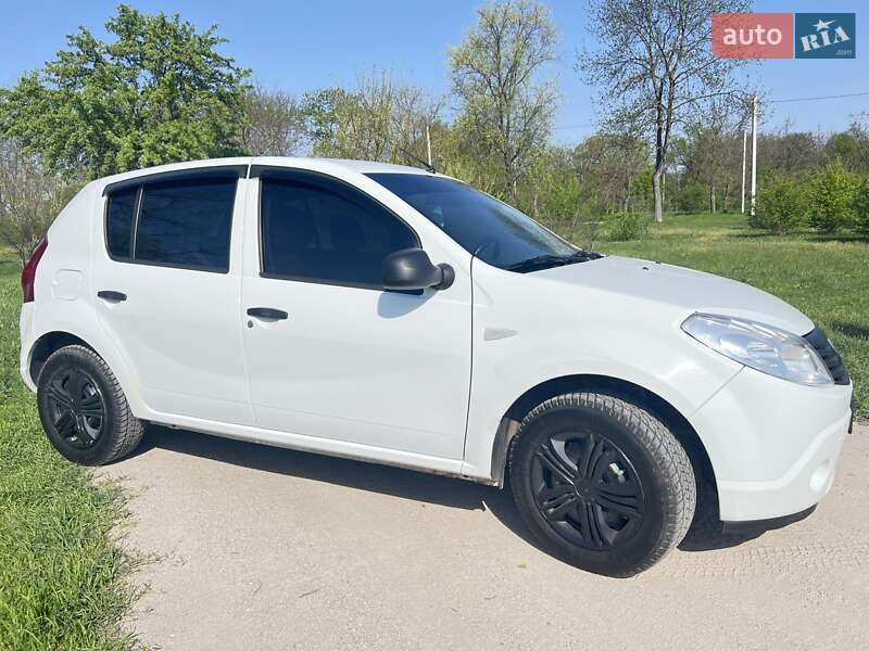 Хетчбек Dacia Sandero 2009 в Кропивницькому