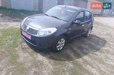 Хэтчбек Dacia Sandero 2009 в Конотопе