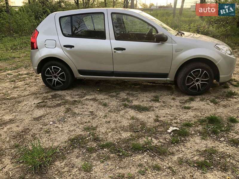 Хетчбек Dacia Sandero 2009 в Тернополі