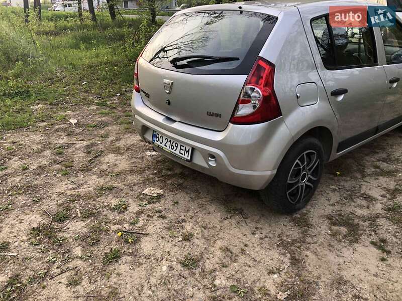 Хетчбек Dacia Sandero 2009 в Тернополі