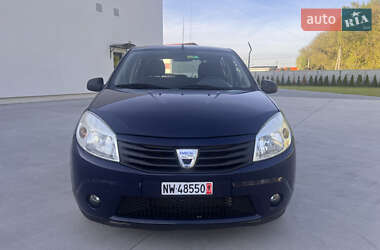 Хетчбек Dacia Sandero 2010 в 