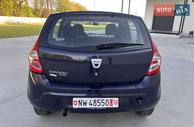 Хетчбек Dacia Sandero 2010 в 