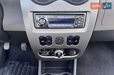 Хетчбек Dacia Sandero 2010 в 