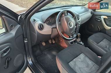 Хэтчбек Dacia Sandero 2009 в 