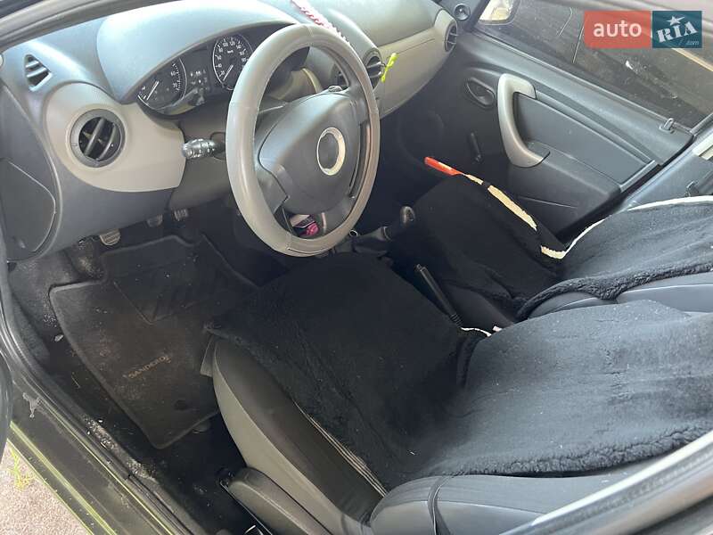 Хэтчбек Dacia Sandero 2011 в Камне-Каширском