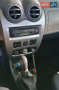 Хэтчбек Dacia Sandero 2009 в 