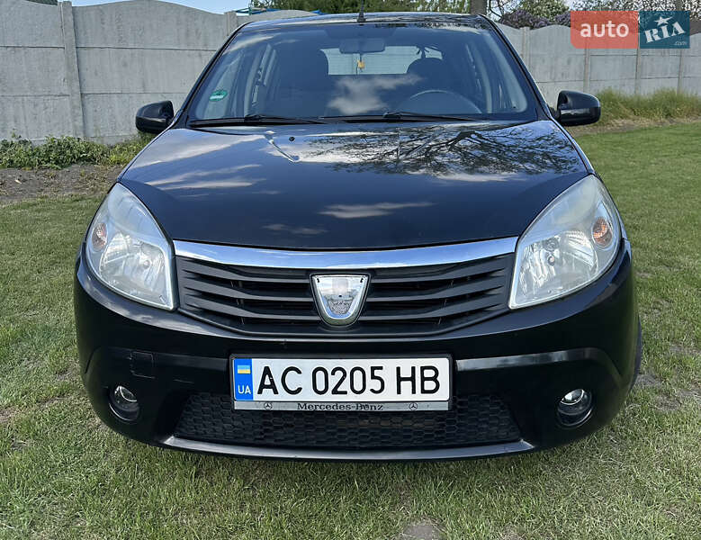 Хетчбек Dacia Sandero 2009 в 