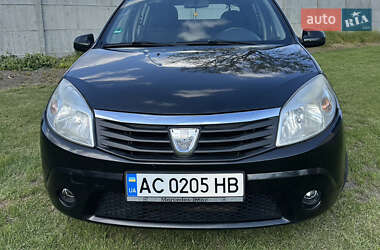 Хетчбек Dacia Sandero 2009 в 