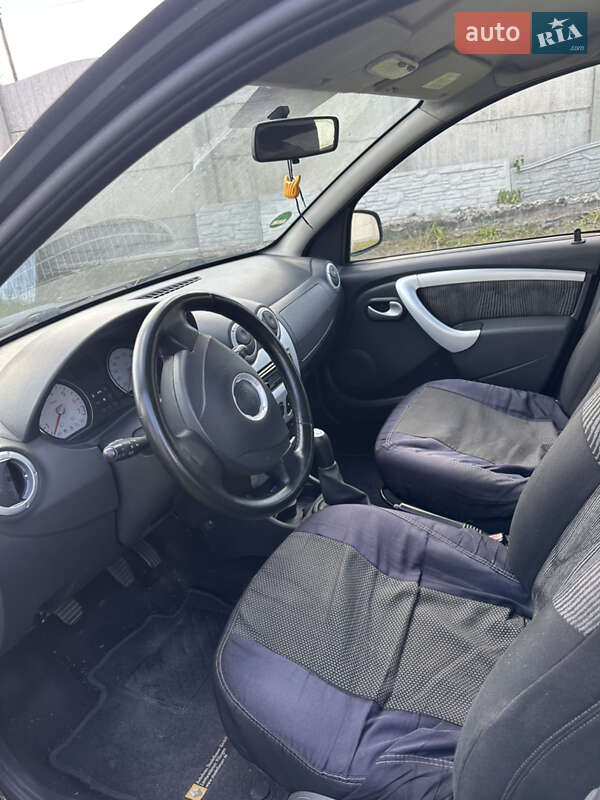 Хэтчбек Dacia Sandero 2009 в Луцке