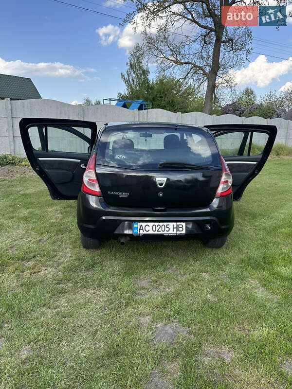 Хэтчбек Dacia Sandero 2009 в Луцке