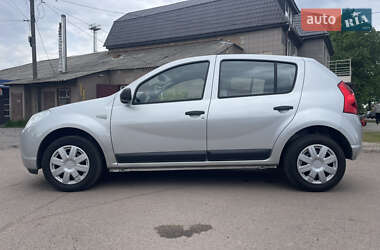 Хэтчбек Dacia Sandero 2010 в 