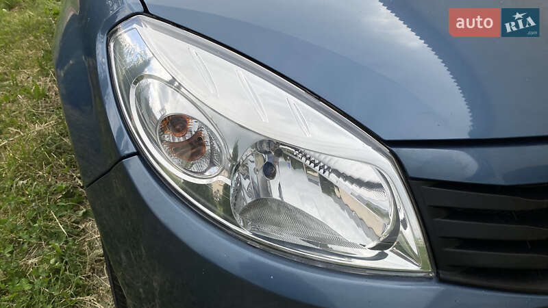 Хэтчбек Dacia Sandero 2008 в Берегово