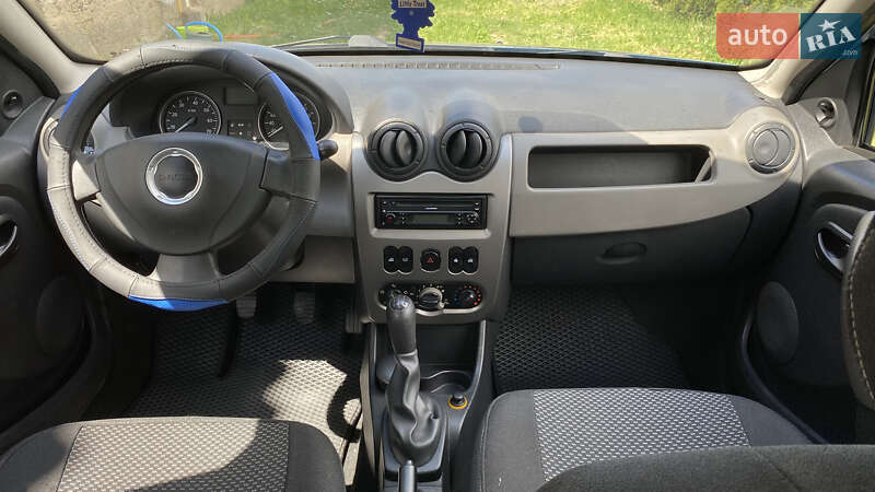 Хэтчбек Dacia Sandero 2008 в Берегово