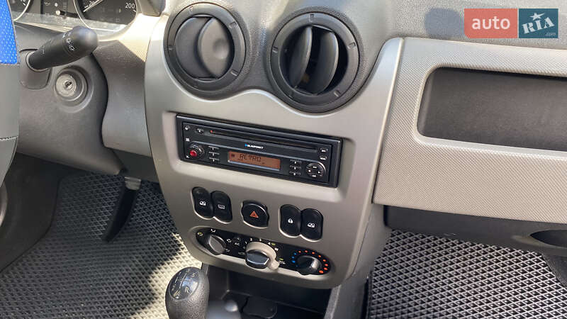 Хэтчбек Dacia Sandero 2008 в Берегово