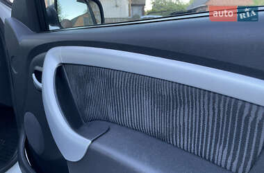 Хэтчбек Dacia Sandero 2009 в 