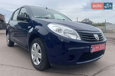 Хэтчбек Dacia Sandero 2009 в 