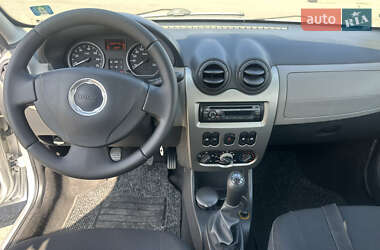 Хетчбек Dacia Sandero 2010 в 