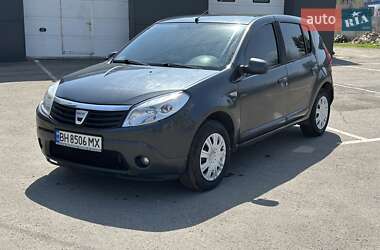 Хэтчбек Dacia Sandero 2009 в Николаеве