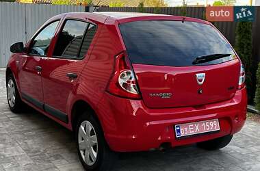Хэтчбек Dacia Sandero 2009 в 