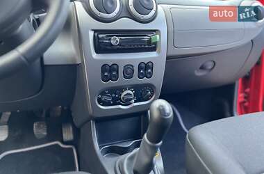 Хэтчбек Dacia Sandero 2009 в 
