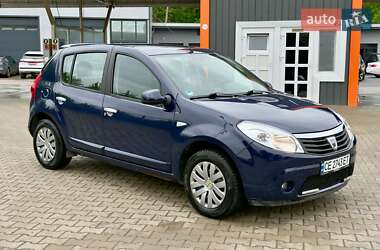 Хэтчбек Dacia Sandero 2010 в Черновцах