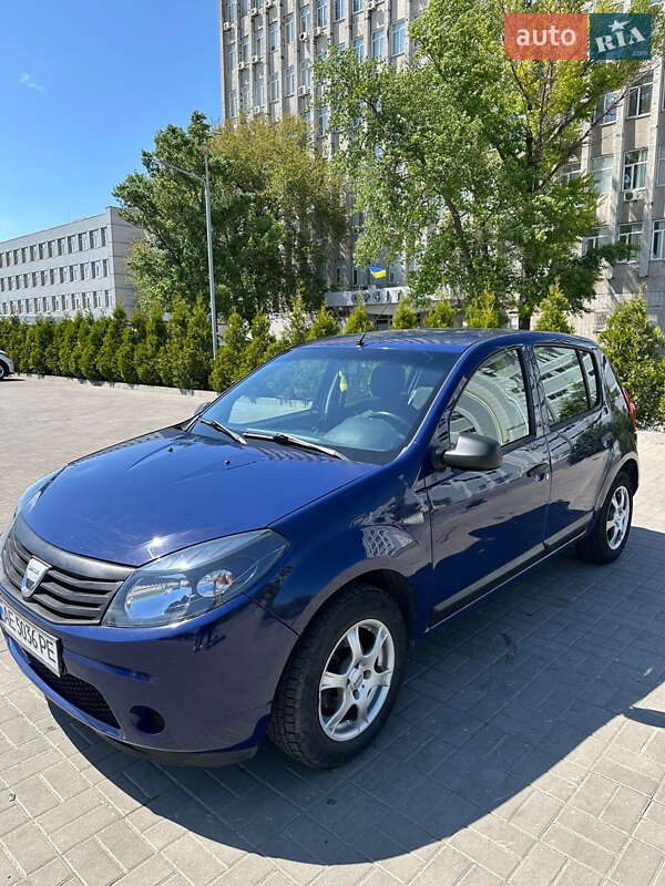 Хетчбек Dacia Sandero 2009 в 