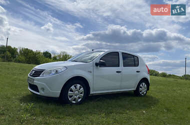Хэтчбек Dacia Sandero 2010 в Изяславе