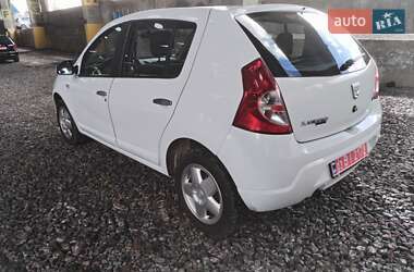 Хэтчбек Dacia Sandero 2008 в 