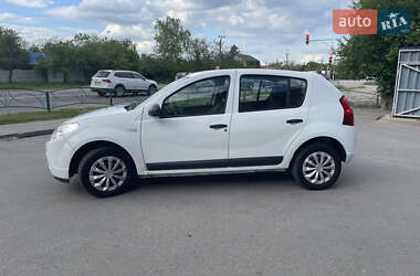 Хэтчбек Dacia Sandero 2009 в 