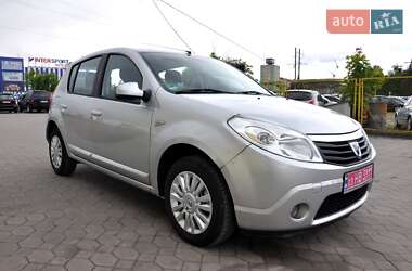 Хэтчбек Dacia Sandero 2010 в 