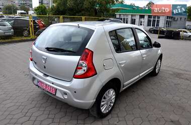 Хэтчбек Dacia Sandero 2010 в 