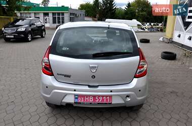 Хэтчбек Dacia Sandero 2010 в 