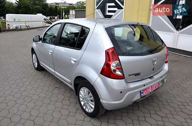 Хэтчбек Dacia Sandero 2010 в 