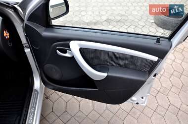 Хэтчбек Dacia Sandero 2010 в 