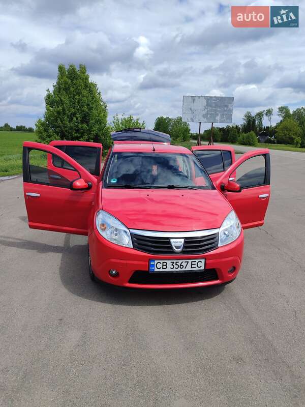 Хэтчбек Dacia Sandero 2009 в Ичне