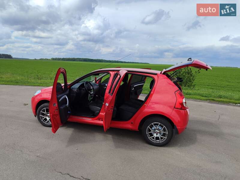 Хэтчбек Dacia Sandero 2009 в Ичне