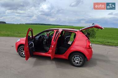 Хэтчбек Dacia Sandero 2009 в 
