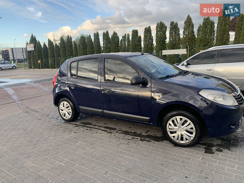 Хэтчбек Dacia Sandero 2011 в Луцке