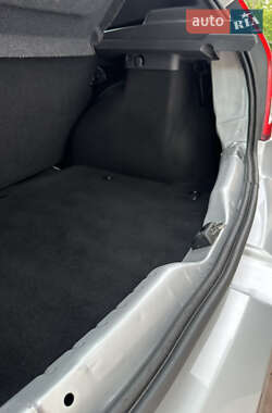 Хэтчбек Dacia Sandero 2009 в 