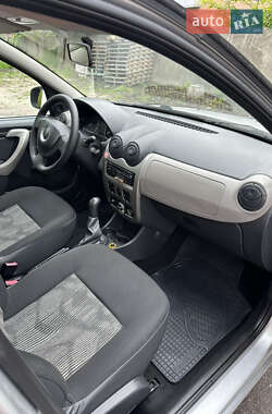 Хэтчбек Dacia Sandero 2009 в 