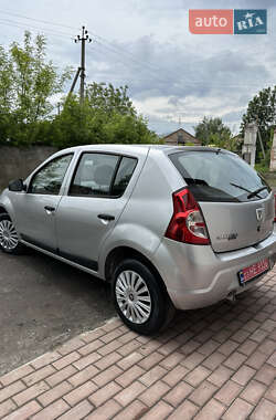 Хэтчбек Dacia Sandero 2009 в 