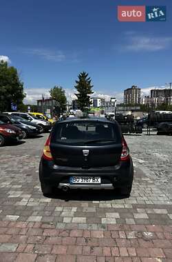 Хетчбек Dacia Sandero 2010 в 