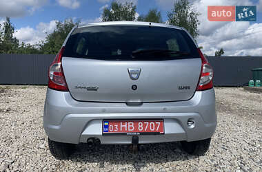Хетчбек Dacia Sandero 2008 в 