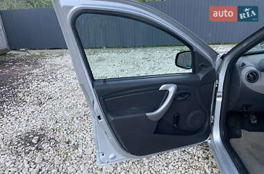 Хетчбек Dacia Sandero 2008 в 