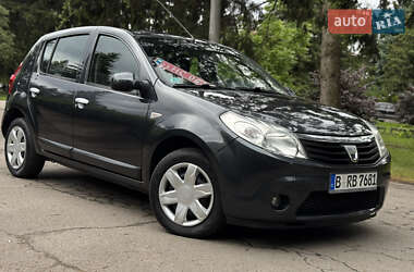 Хэтчбек Dacia Sandero 2009 в Умани