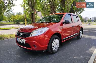 Хетчбек Dacia Sandero 2008 в 