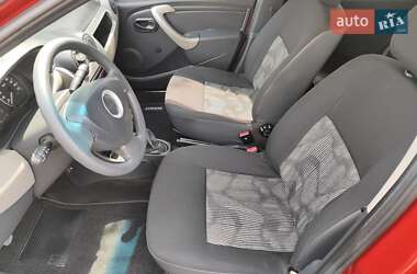 Хетчбек Dacia Sandero 2008 в 