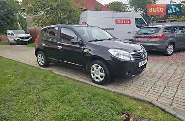 Хетчбек Dacia Sandero 2010 в Стрию